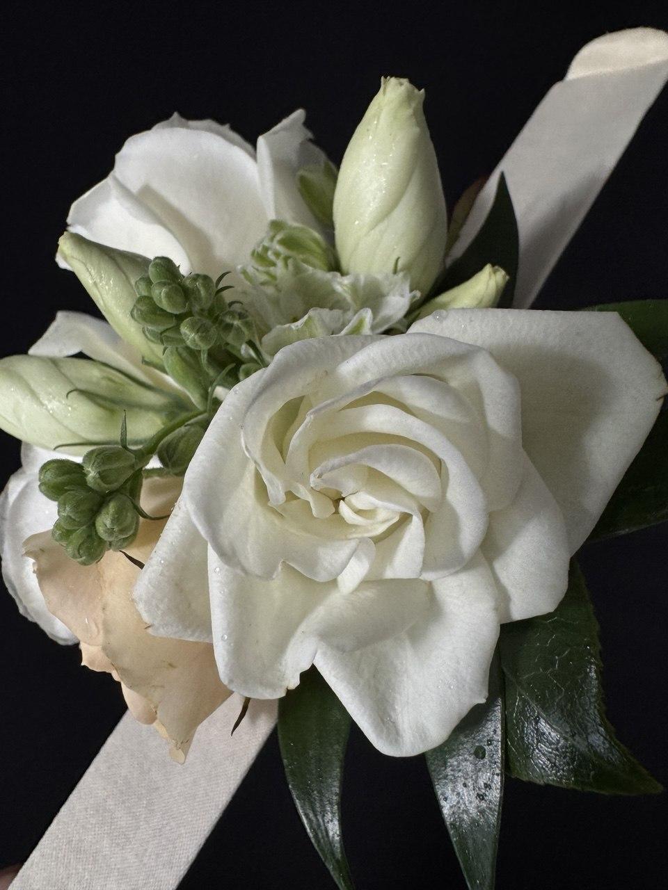 Quiet Beauty Coursages - image 2