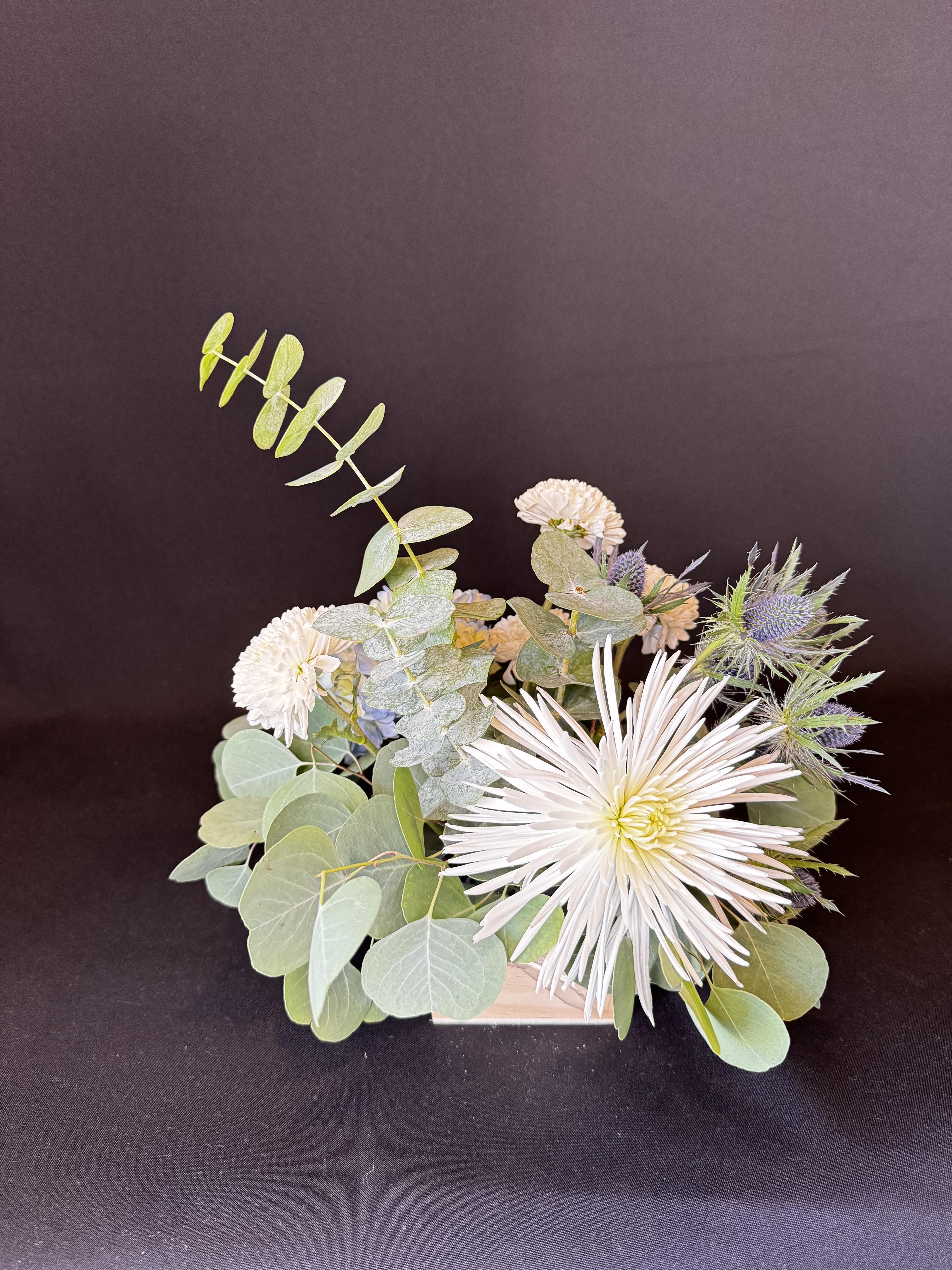 Signature medium arrangement in a wooden box